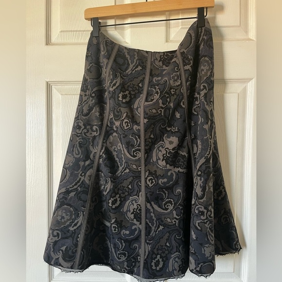Tahari Gray Patterned Skirt - Picture 5 of 5